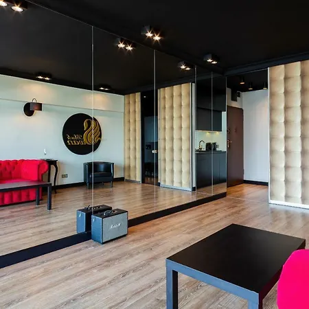 Апартаменты Black Swan Place *