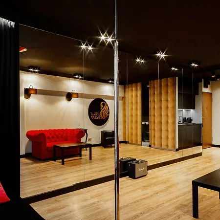 Апартаменты Black Swan Place